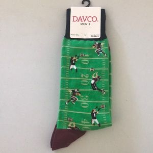 NWT Men’s Davco Football Yardline Socks $12 10-13